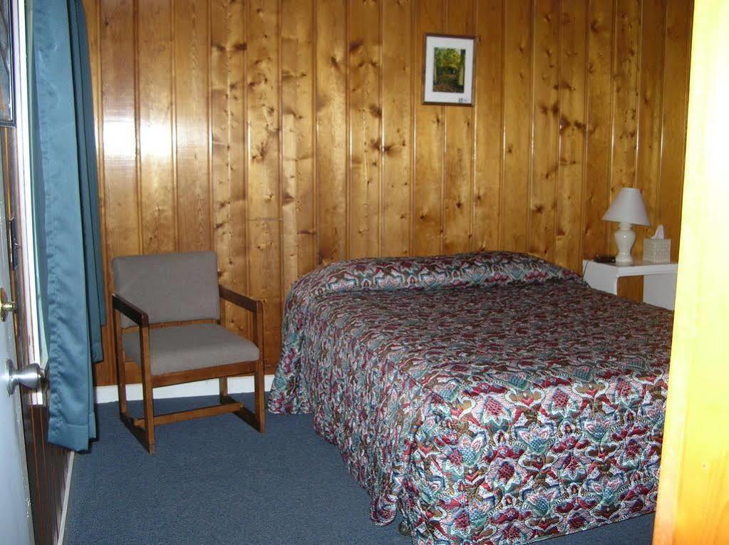Little River Motel Saint Regis St. Regis Экстерьер фото