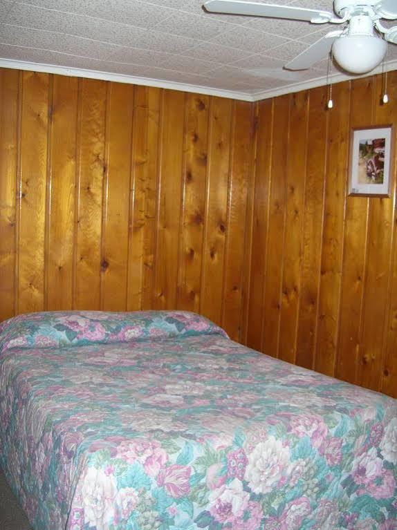 Little River Motel Saint Regis St. Regis Экстерьер фото